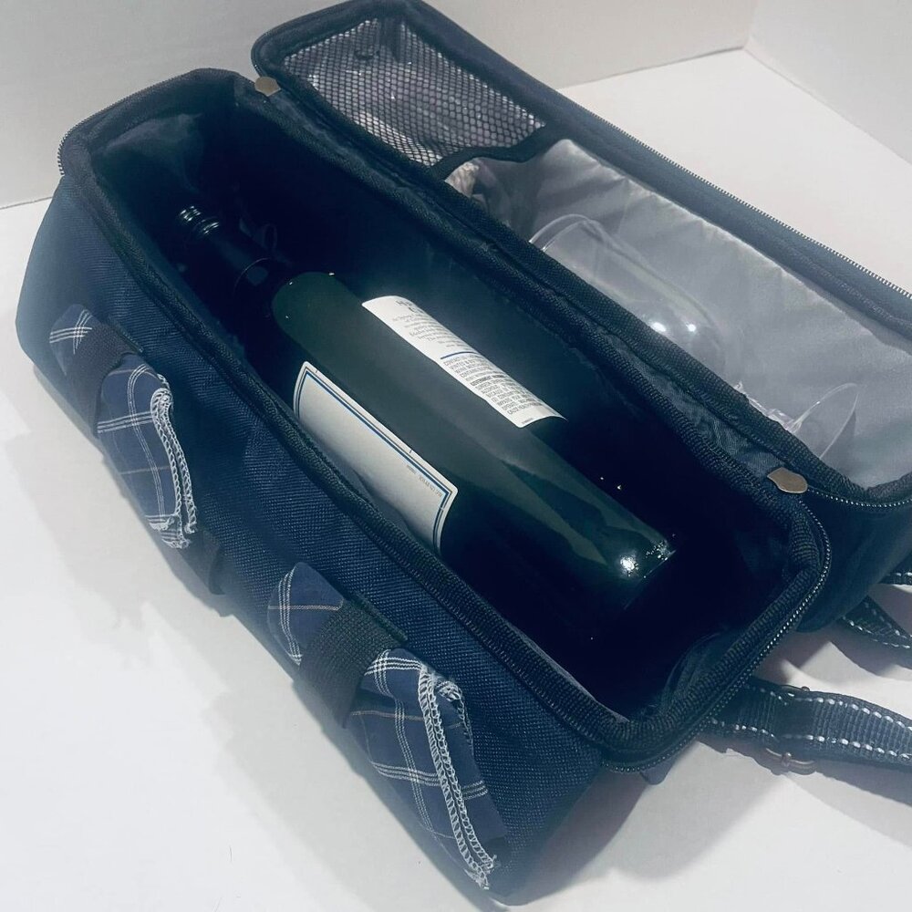 PICNIC WINE TOTE SET~ 5 piece set includes Tote, plastic glasses, and napkins